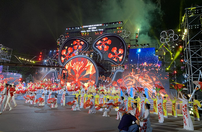 Hàng vạn người dân tham gia lễ hội Hoa Phượng Đỏ - Hải Phòng 2022